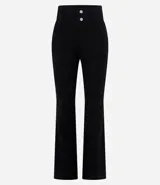 Pantalón acampanado de viscosa color marrón chocolate, con cintura alta, cierre frontal con botones y bolsillos traseros.