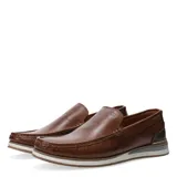 Mocasines de cuero color marrón tabaco, con diseño de costuras visibles y suela de goma bicolor con detalle gris.