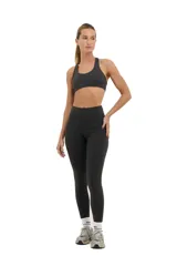 Calza larga negra de compresión media, con cintura alta de doble tela y corte en la parte posterior.