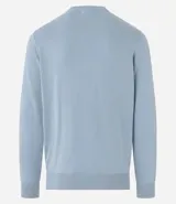 Sueter masculino de cuello redondo, color celeste, manga larga, con bajo y puños ajustados.