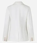 Blazer femenino de sastrería confeccionado en punto roma, con cuello solapa, cierre frontal con botones decorativos y diseño estructurado.