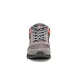 Championes Caterpillar modelo Ventura, color gris con detalles en naranja. Confeccionados en gamuza y material sintético, con suela de EVA ligera y cierre mediante cordones.