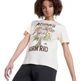 Remera de algodón beige de corte clásico, con mangas cortas y cuello redondo. Presenta un estampado frontal que combina el texto "Adidas" y "Farm Rio" en color marrón con un gran ramo de flores coloridas en el centro.