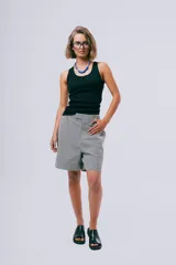 Top Tali de diseño ajustado al cuerpo, confeccionado en tejido acanalado de color negro, con escote redondo y tirantes anchos.