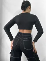 Top manga larga de morley o lanilla, con escote en V y frunce regulable en el centro.