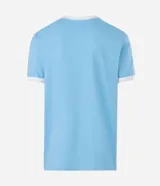 Remera de algodón color celeste con cuello redondo y bordes de mangas en color blanco. Presenta la palabra 'ARGENTINA' estampada en el pecho con tipografía blanca.
