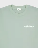 Camiseta verde agua de algodón con logo estampado en el frente.