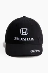 Gorra negra de sarga de algodón con diseño bordado de Honda y ojales bordados, con trabilla ajustable y cierre de metal en la parte trasera.