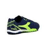 Championes de fútbol Diadora Tifosi Tf, color azul marino con detalles en verde flúor.
