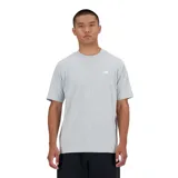 Remera de manga corta New Balance color gris melange, con cuello redondo y el logo pequeño de la marca impreso en el pecho.
