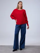 Buzo marca Cupio de tejido acanalado color azul. Tiene mangas largas estilo dolman y aplique de botones en la espalda.