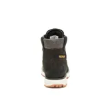Bota de caña media Caterpillar modelo Charli, confeccionada en cuero nobuk texturizado color negro. Presenta cuello acolchado en tejido gris, cierre mediante cordones con ganchos metálicos y suela de goma con entresuela blanca contrastante.
