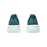Championes de running Asics Gel Cumulus 26, color verde petróleo con detalles en verde claro y blanco. Presentan una estructura de malla transpirable, entresuela con tecnología de amortiguación y suela de goma resistente.