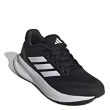 Championes de running Adidas modelo Runfalcon 5, color negro con las icónicas tres tiras laterales en blanco. Presentan una mediasuela blanca con tecnología Cloudfoam para mayor amortiguación y una parte superior de malla transpirable.