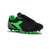 Championes de fútbol Diadora Futbol Tifosi MD Teen, color negro con detalles en verde flúor.