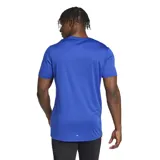 Remera de running azul con logo de Adidas en color lila.