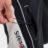 Boardshort O'Neill Superfreak Y2K 22" de color negro con detalles en blanco y rojo, cordón ajustable en la cintura y un bolsillo lateral con cierre.