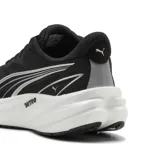 Championes de running Puma Velocity Nitro 5, color negro con entresuela blanca y detalles plateados.