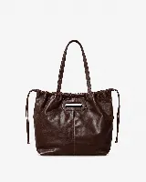 Cartera tipo tote de cuero color marrón, con diseño fruncido en la parte superior y abertura central para llevar en la mano. Presenta una silueta flexible y espaciosa.