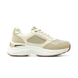 Championes Korium modelo Azu, color beige y dorado con detalles texturizados, suela chunky blanca y suela inferior marrón.