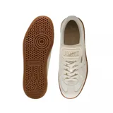 Championes Puma modelo Palermo, con diseño de perfil bajo en color negro con detalles en blanco y suela de goma color caramelo. Presentan el logo de la marca en dorado en el lateral y una lengüeta distintiva.