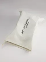 Botas de cuero marrón con cordones, caña baja y suela de goma.