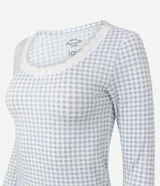 Blusa de pijama de manga larga con estampado de cuadros vichy en tonos celestes y blancos. Presenta un cuello redondo decorado con encaje delicado y un corte regular cómodo.
