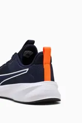 Championes deportivos Puma Flyer Lite 4, color negro con detalles en fucsia y suela blanca.