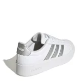 Championes urbanos Adidas modelo Streettalk Bold, color blanco con detalles en plateado. Presentan diseño de plataforma, puntera reforzada y las icónicas tres tiras laterales en acabado metalizado.