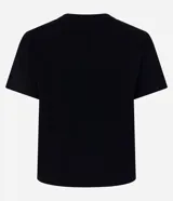 Remera negra de algodón con cuello redondo, manga corta y bordado frontal en relieve con forma de mariposa.