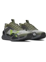 Championes de entrenamiento cruzado Under Armour UA Reign XT, color verde militar y gris con detalles en verde lima y negro. Cuentan con amortiguación UA HOVR y tecnología UA TriBase.