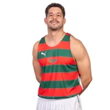 Musculosa de básquetbol Puma del Club Atlético Aguada, modelo Home 2025. Diseño a rayas horizontales rojas y verdes con detalles de líneas punteadas blancas. Incluye logo de Puma y escudo del club en el frente.