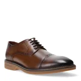 Zapato de vestir tipo oxford Democrata modelo Squad, color marrón con acabado degradado en la puntera. Presenta detalles de costuras decorativas y perforaciones estilo brogue, cierre con cordones y suela de goma en tono claro.