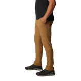 Pantalon de senderismo color tostado, con corte recto y rodillas articuladas. Cuenta con tecnología de protección solar y repelencia a líquidos, múltiples bolsillos con cierre y detalles funcionales para actividades al aire libre.