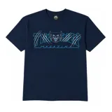 Remera de manga corta color azul marino con estampado gráfico frontal que incluye el logo de Thrasher Magazine, marcas de garras y la cara de un gato.