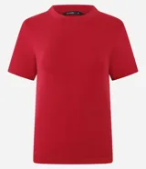 Remera básica de corte ajustado, color rosado, con mangas cortas y cuello redondo. Confeccionada en tejido de ribana lisa.