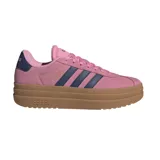 Zapatillas Adidas VL Court Bold de mujer, color rosa con detalles en azul marino y suela marrón.