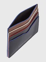 Tarjetero Tommy Hilfiger de cuero vacuno negro, marrón y bordó, con múltiples ranuras para tarjetas y logo estampado.