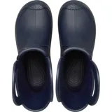 Botas de lluvia Crocs negras con asas grandes para facilitar su colocación y extracción. Presentan el logo de Crocs en la parte superior y detalles reflectantes en el talón.