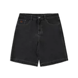 Bermuda de denim negro de corte holgado, con bolsillos laterales y traseros, cierre frontal con botón y cremallera, y costuras pespunteadas en contraste.