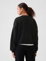 Buzo deportivo rojo de corte holgado y cuello redondo.