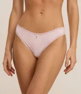 Kit de dos bombachas bikini de algodón, una blanca y otra lila, con hilo doble en la parte trasera y detalles de encaje.