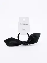 Colero de pelo negro con moño de cuero sintético.