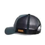 Gorra tipo trucker de color gris azulado con paneles traseros de malla negra. Presenta un parche bordado en el frente con el personaje Trunks de Dragon Ball Z.
