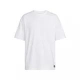 Remera Nike de corte holgado, color blanco, con cuello redondo y logo de la marca bordado en el centro del pecho. Presenta una etiqueta pequeña con el logo en el ruedo inferior.