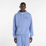 Canguro New Balance de felpa suave con capucha y cordón ajustable, bolsillo frontal tipo canguro, puños y dobladillo acanalados. Presenta el logo de la marca estampado en el pecho.
