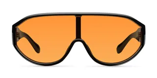 Lentes de sol estilo deportivo con diseño envolvente de lente panorámica única. Presentan una montura negra y lentes de color naranja con protección UV.