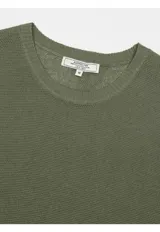 Remera de punto de manga corta y cuello redondo, confeccionada en mezcla de algodón y lino.
