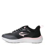 Championes deportivos Topper modelo Asphalt, de color negro con detalles en rosado. Presentan una combinación de materiales sintéticos y textiles, con cierre de cordones y suela blanca con amortiguación.