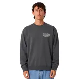 Buzo negro de cuello redondo con estampa frontal pequeña con texto y logo en el pecho.
